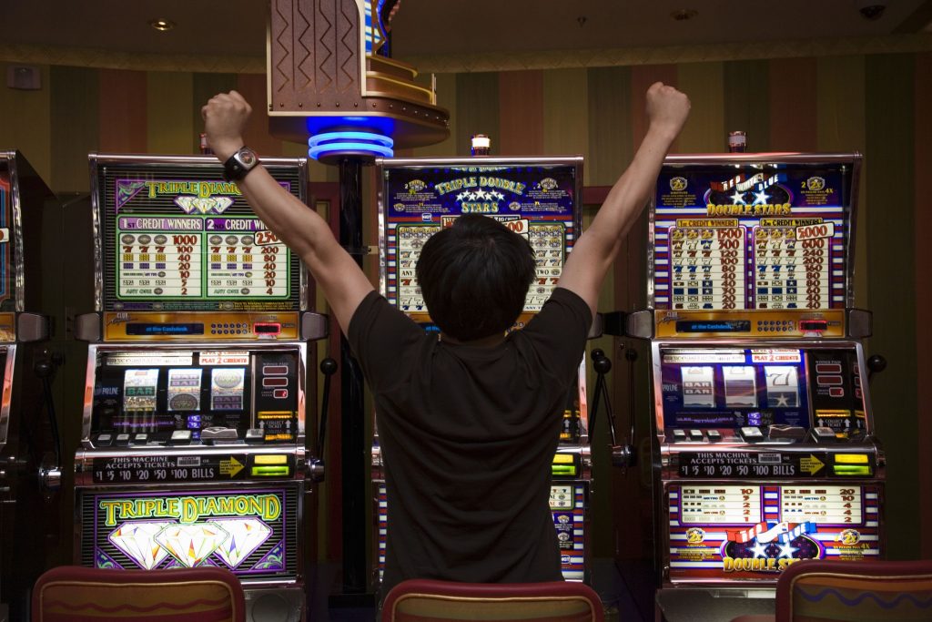 Pros and Cons of Playing Two Slot machines at Once Slots Mamma